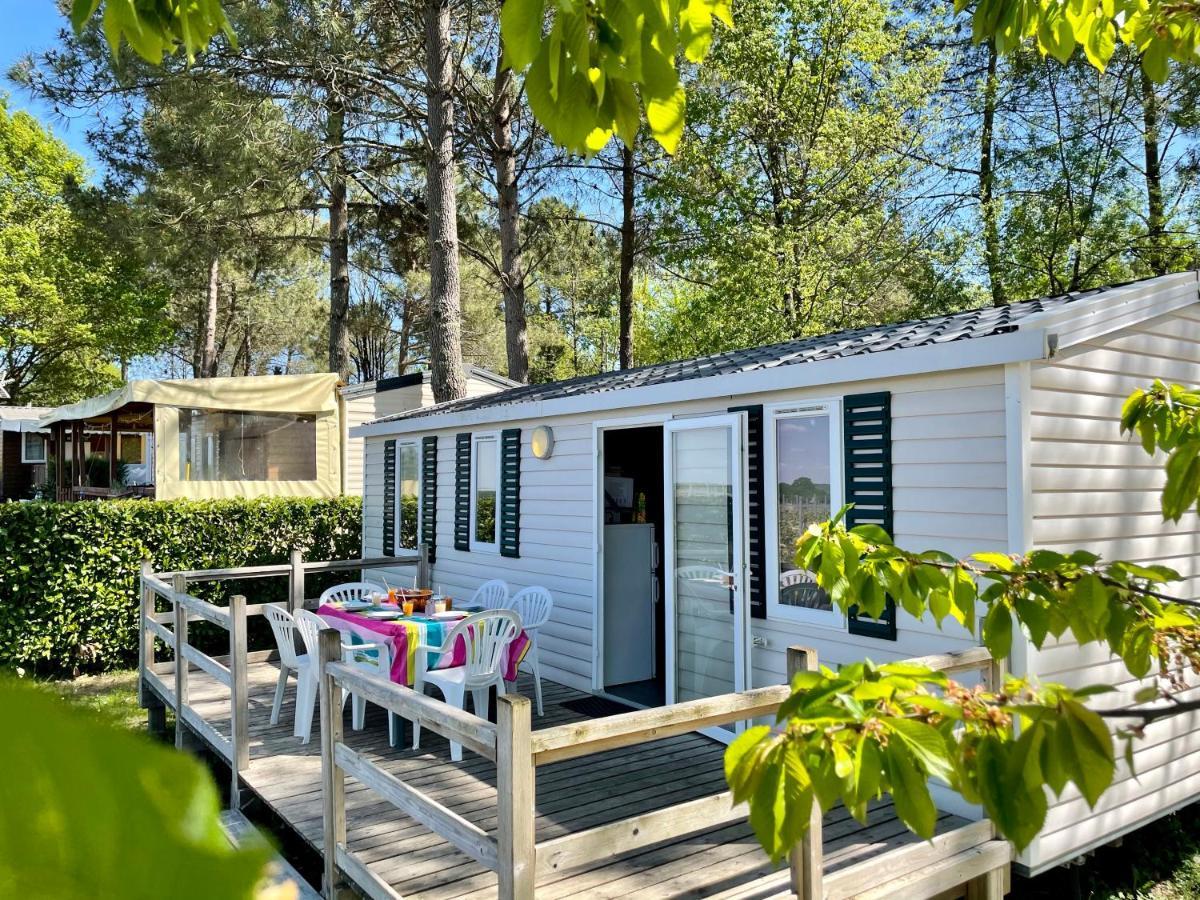 Camping Le Pressoir Petit-Palais-et-Cornemps Exterior foto