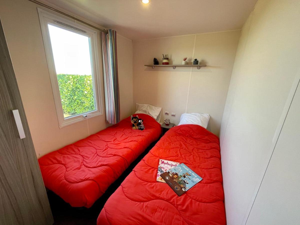 Camping Le Pressoir Petit-Palais-et-Cornemps Exterior foto