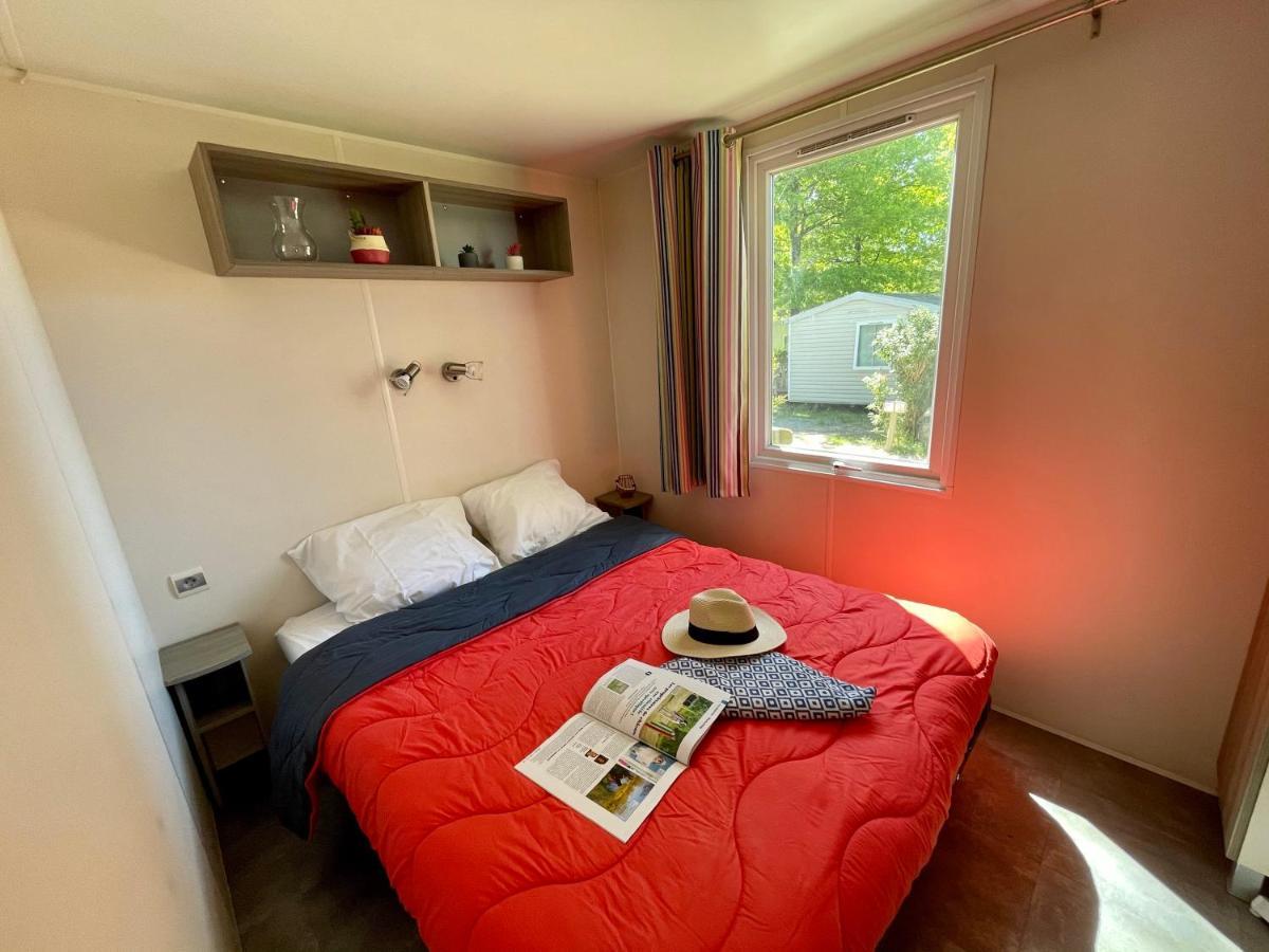 Camping Le Pressoir Petit-Palais-et-Cornemps Exterior foto