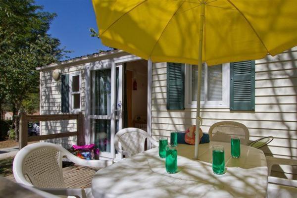 Camping Le Pressoir Petit-Palais-et-Cornemps Exterior foto