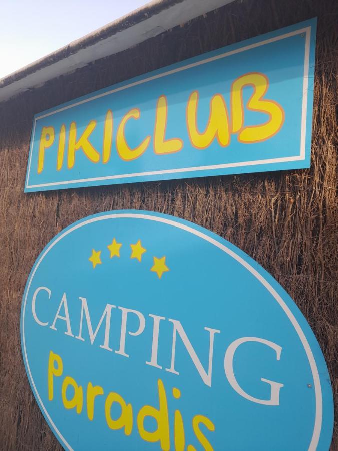 Camping Le Pressoir Petit-Palais-et-Cornemps Exterior foto