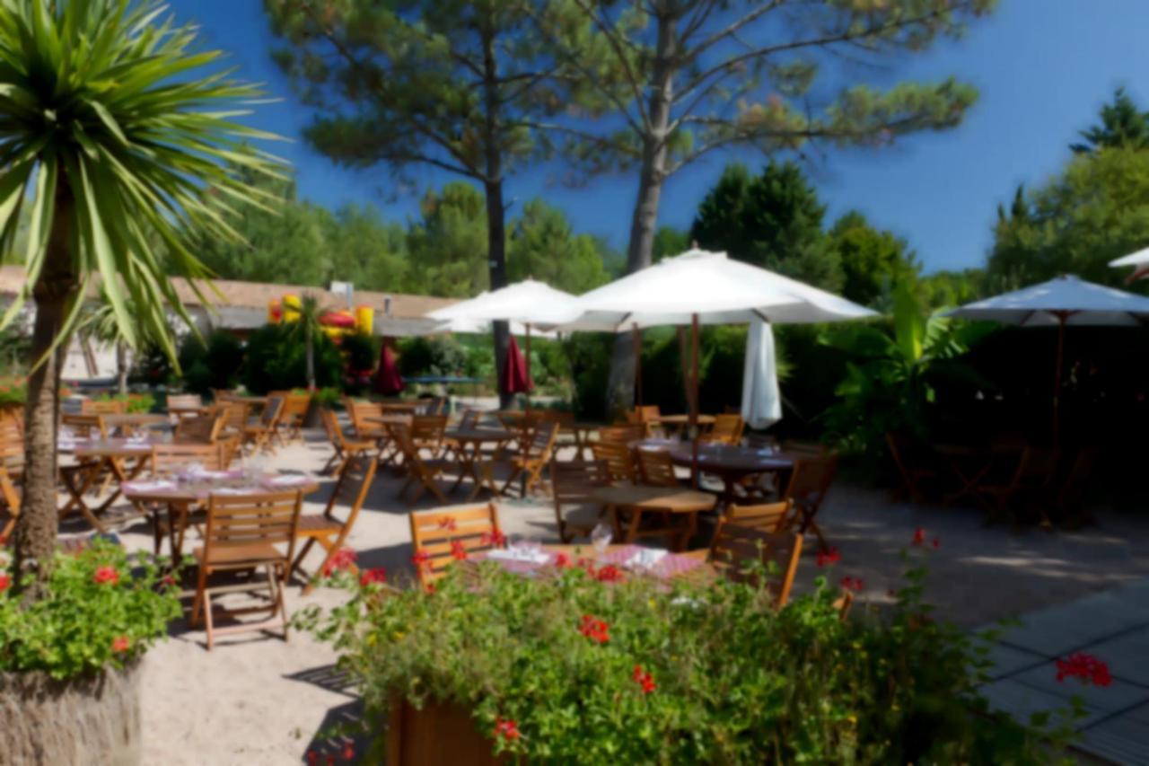 Camping Le Pressoir Petit-Palais-et-Cornemps Exterior foto